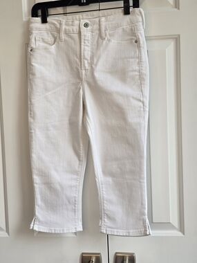 Old Navy White High-Rise Capri Jeans
